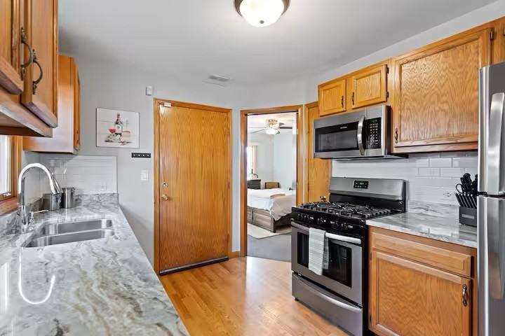 2815 N Avers Ave #2 - Photo 4 of 16