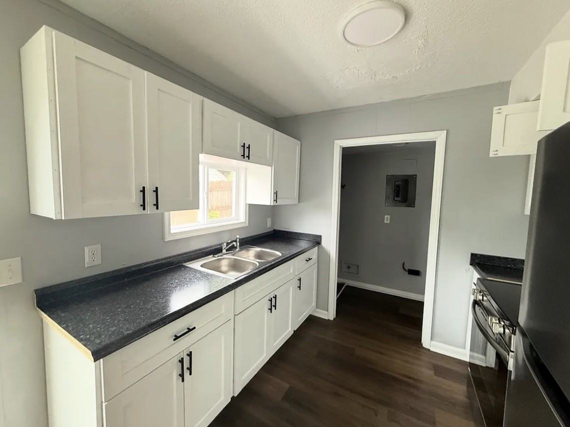 74 74 Halifax Dr #6 - Photo 2 of 9