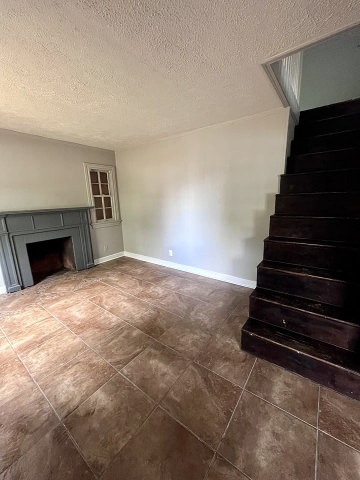 132 King St - Photo 3 of 16