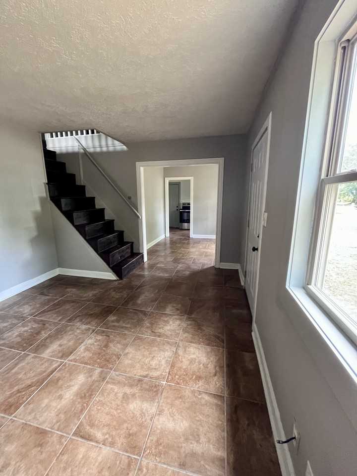 132 King St - Photo 7 of 16