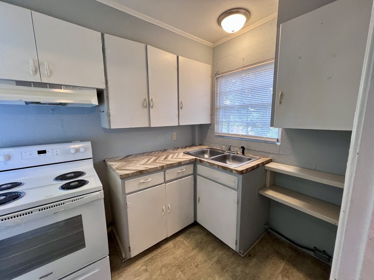 809 2nd Ave N - Photo 2 of 9