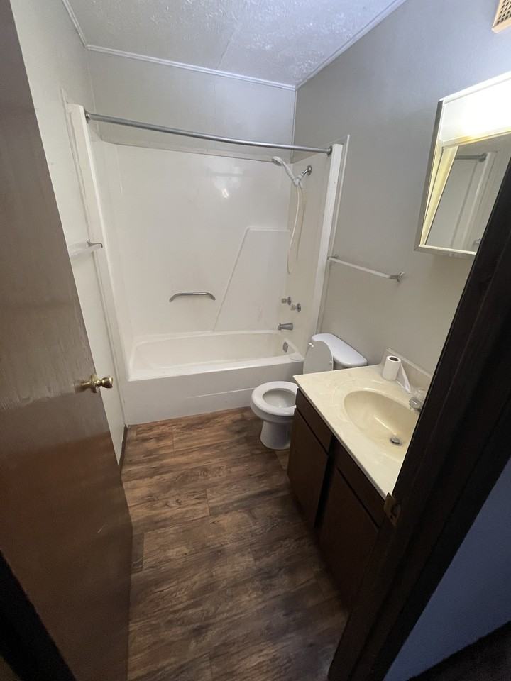 800 Lamson St #B4 - Photo 2 of 6