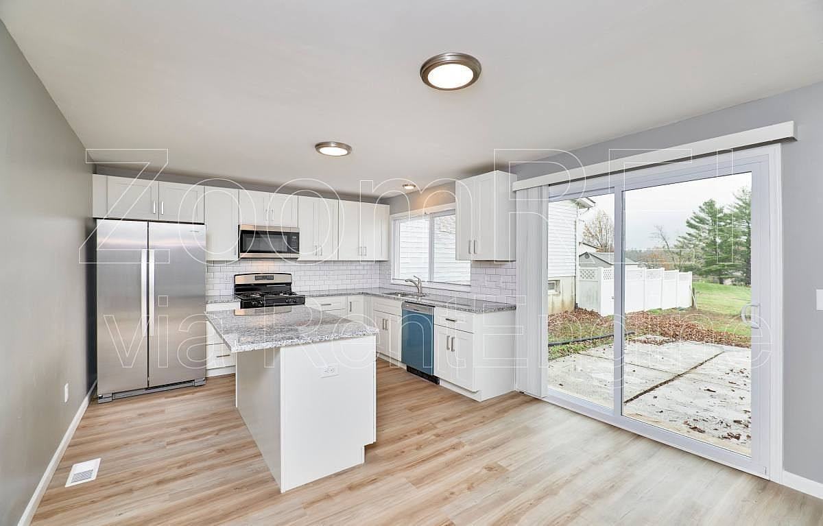 7006 Shelton Court - Photo 2 of 10