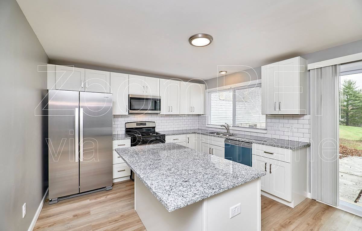 7006 Shelton Court - Photo 3 of 10