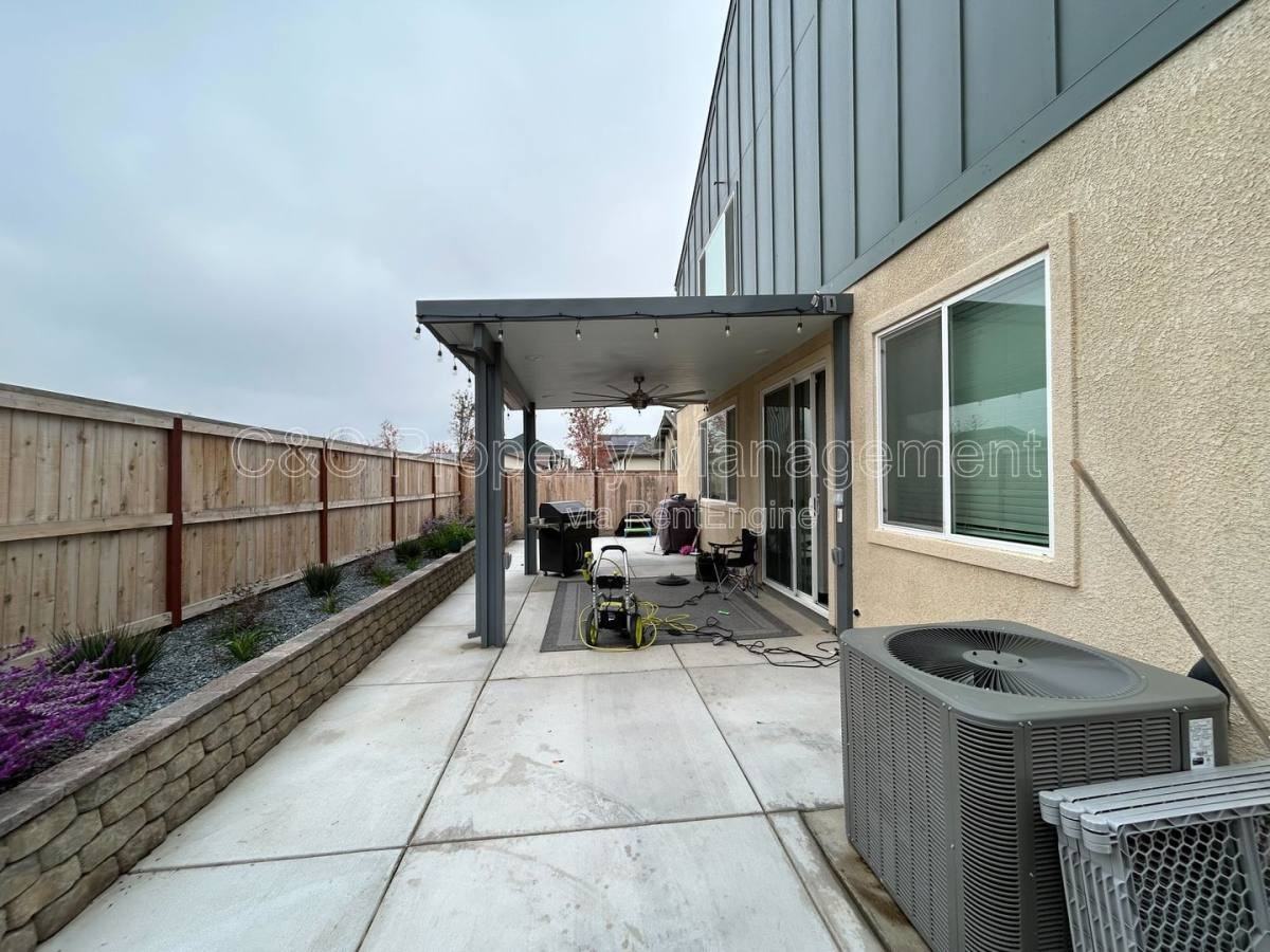 711 Robert Ave - Photo 3 of 10