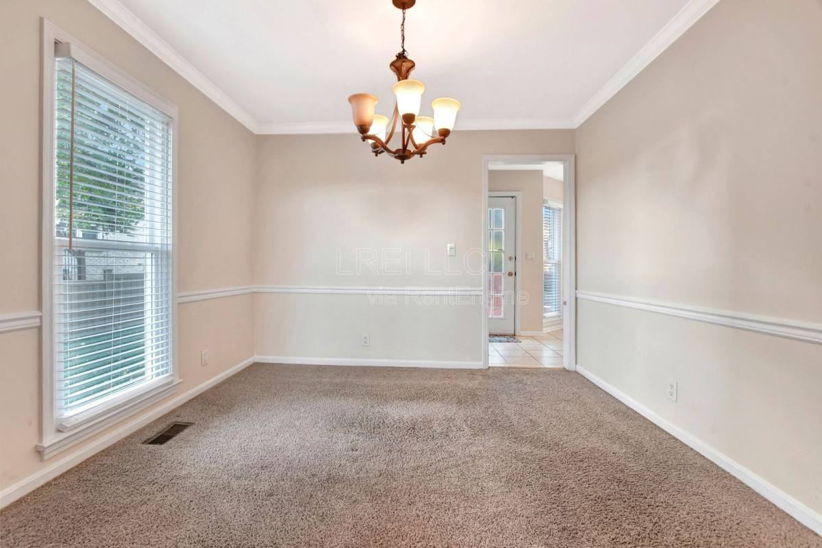 8405 Hurstbourne Woods Place - Photo 3 of 10