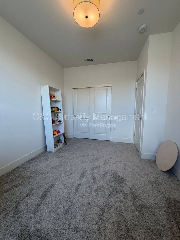 5125 Mesa Mint Court - Photo 6 of 10