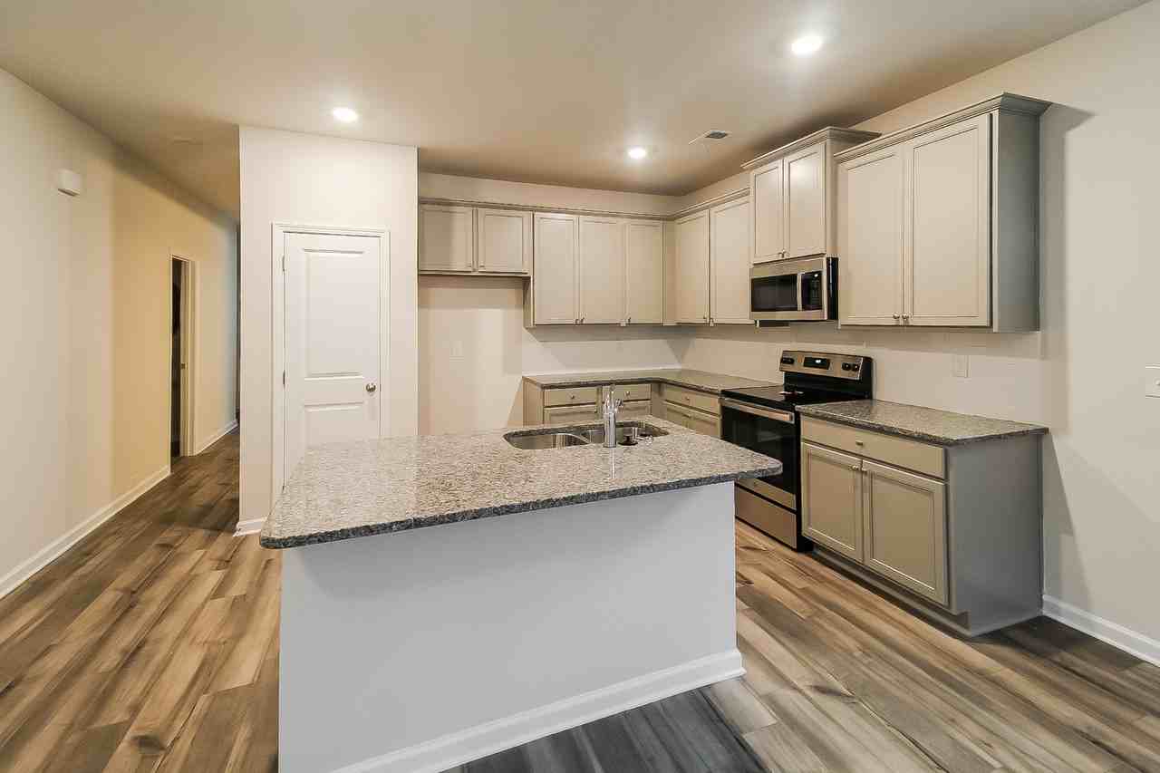 2890 Saratoga Lake Vw - Photo 7 of 16