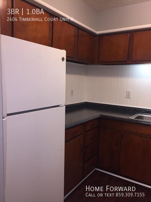 2404 Timberhill Court - Photo 4 of 12