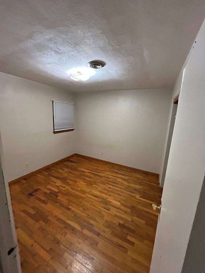 40Plex - Photo 7 of 14