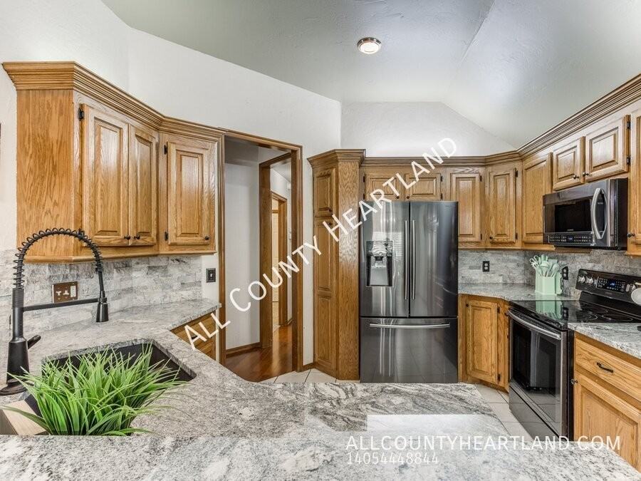 13317 Montego Ter - Photo 4 of 14