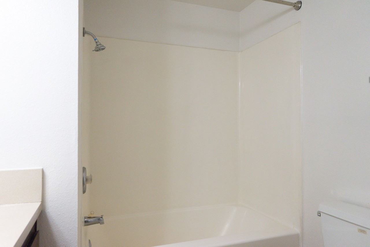 Oakview Terrace Apartments - Photo 5 of 11