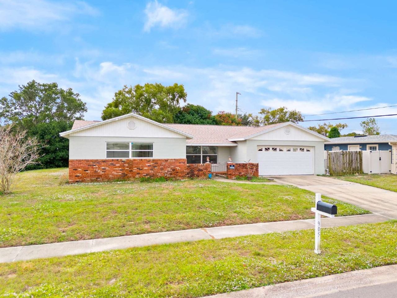 905 Lisa Dr - Photo 2 of 22