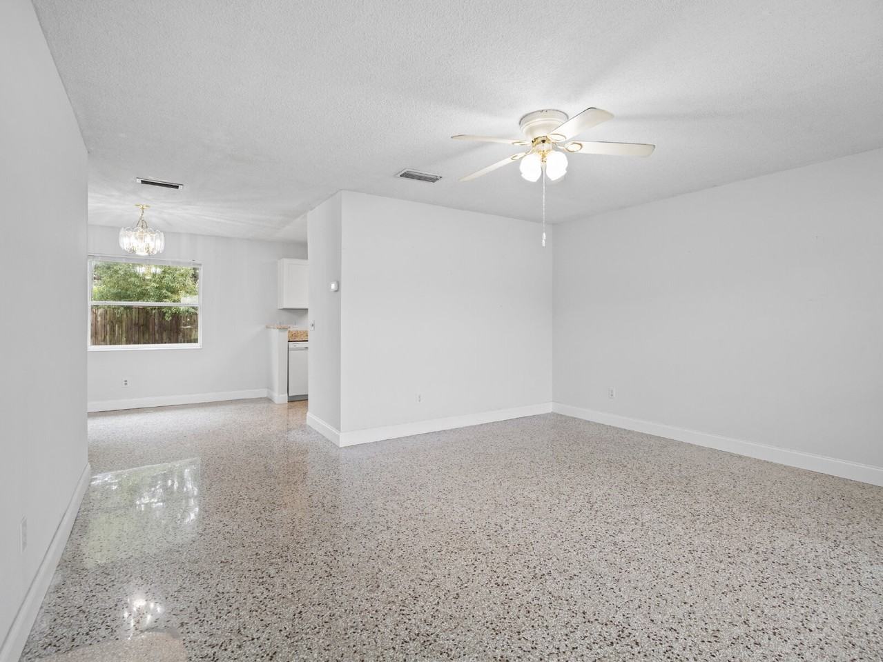 905 Lisa Dr - Photo 3 of 22