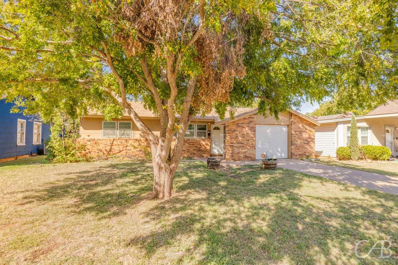 872 Forrest Avenue - Photo 2 of 29