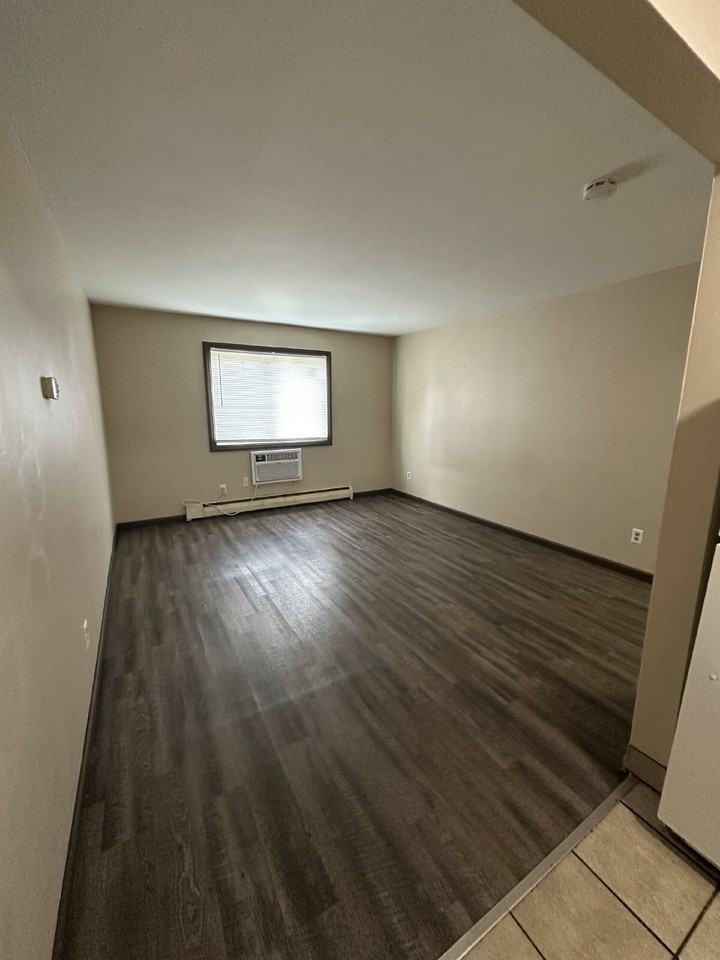 349 W Grand Ave #104 - Photo 4 of 9