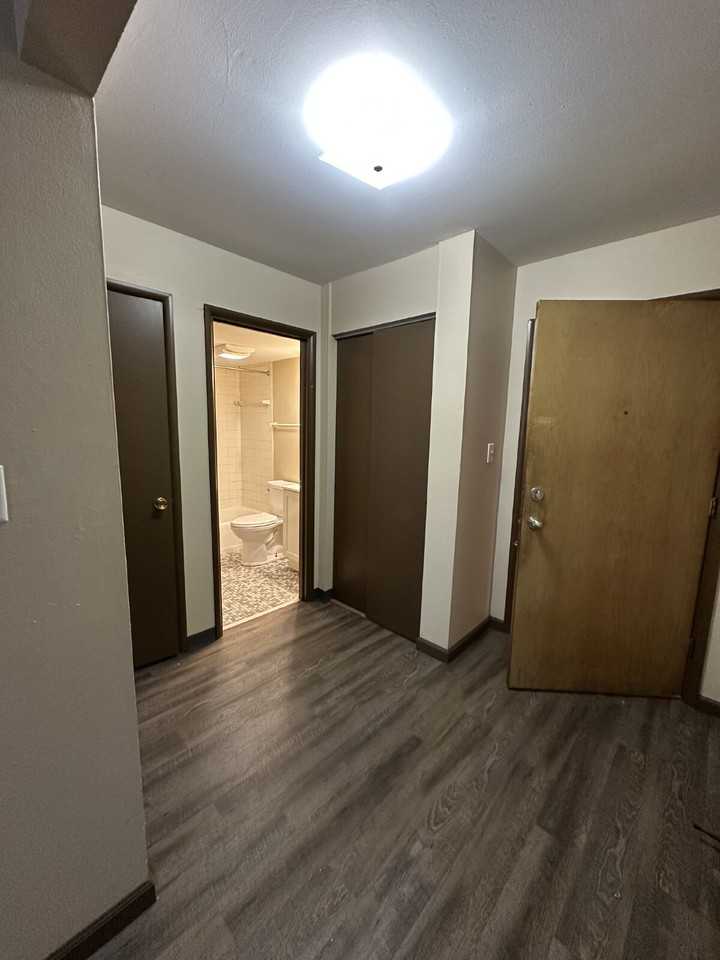 349 W Grand Ave #104 - Photo 5 of 9