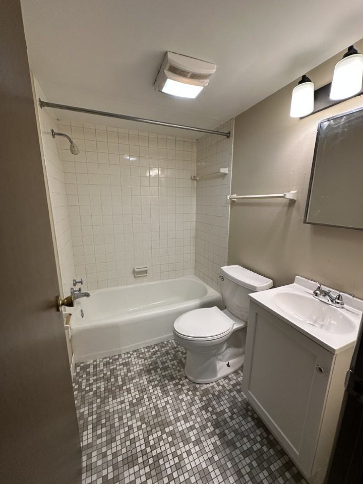 349 W Grand Ave #104 - Photo 7 of 9