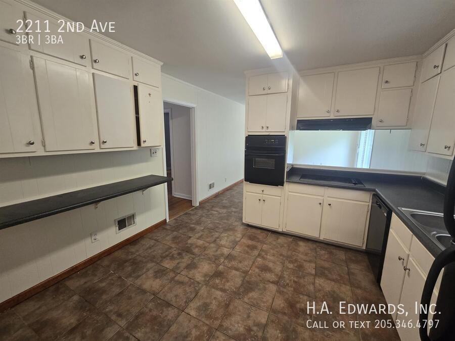2211 2nd Avenue - Photo 3 of 16