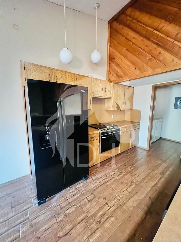 1707 Surrey Lane - Photo 6 of 20