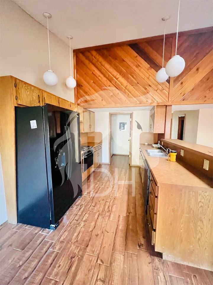 1707 Surrey Lane - Photo 7 of 20