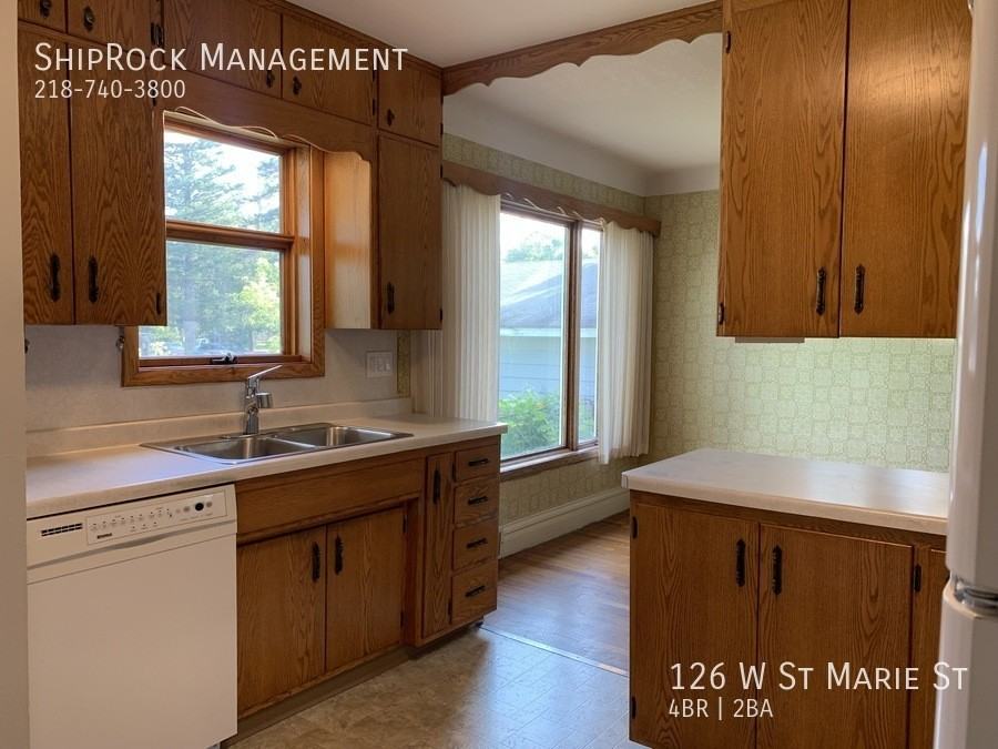 126 West Saint Marie Street - Photo 4 of 12