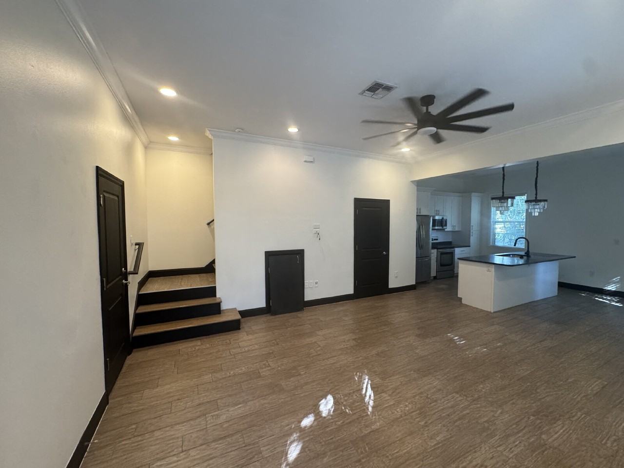 331 N Trask St - Photo 2 of 23