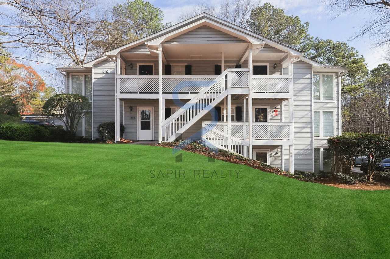 208 Natchez Trce - Photo 2 of 18