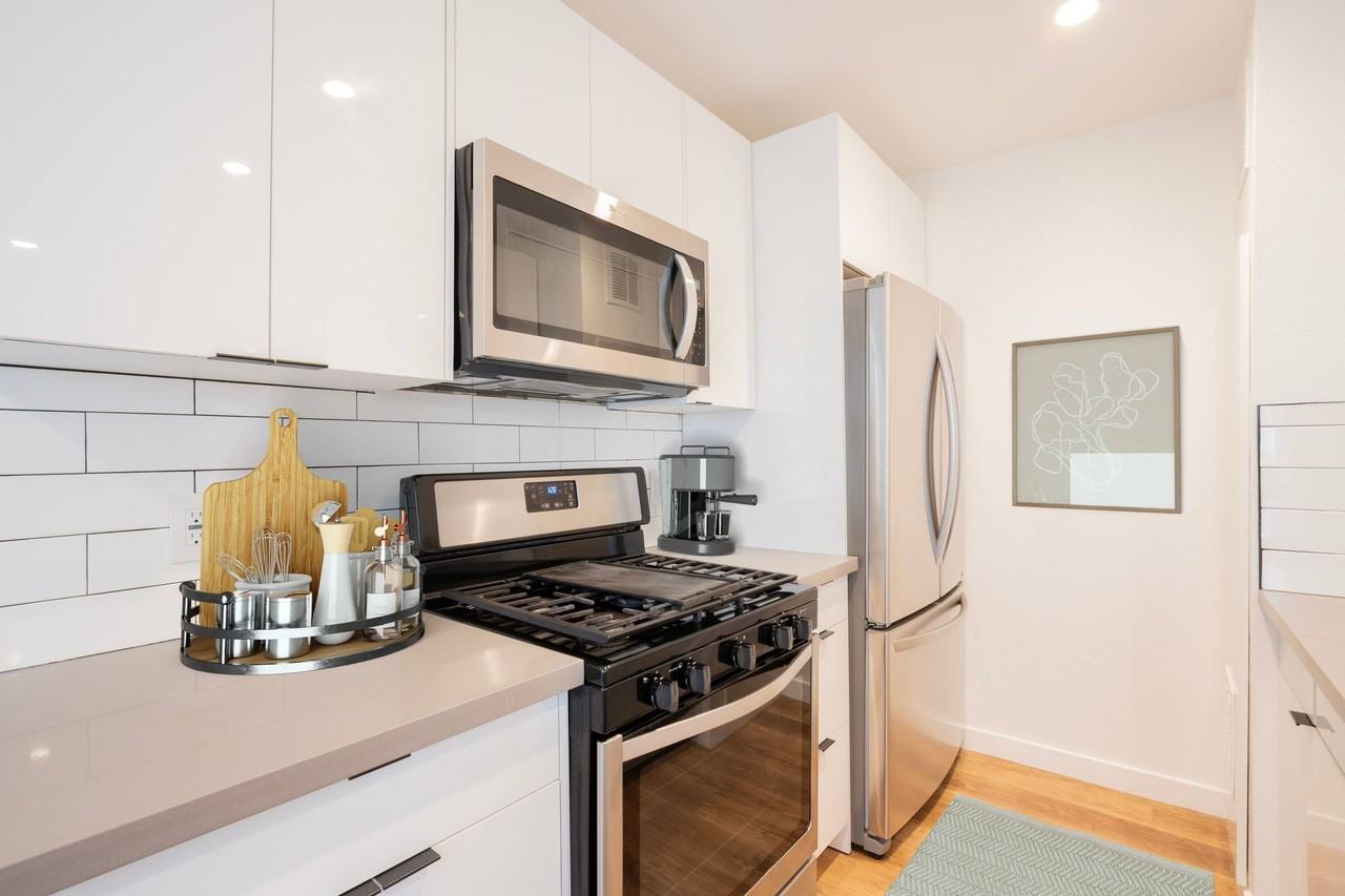 5847 Willoughby Ave - Photo 6 of 8