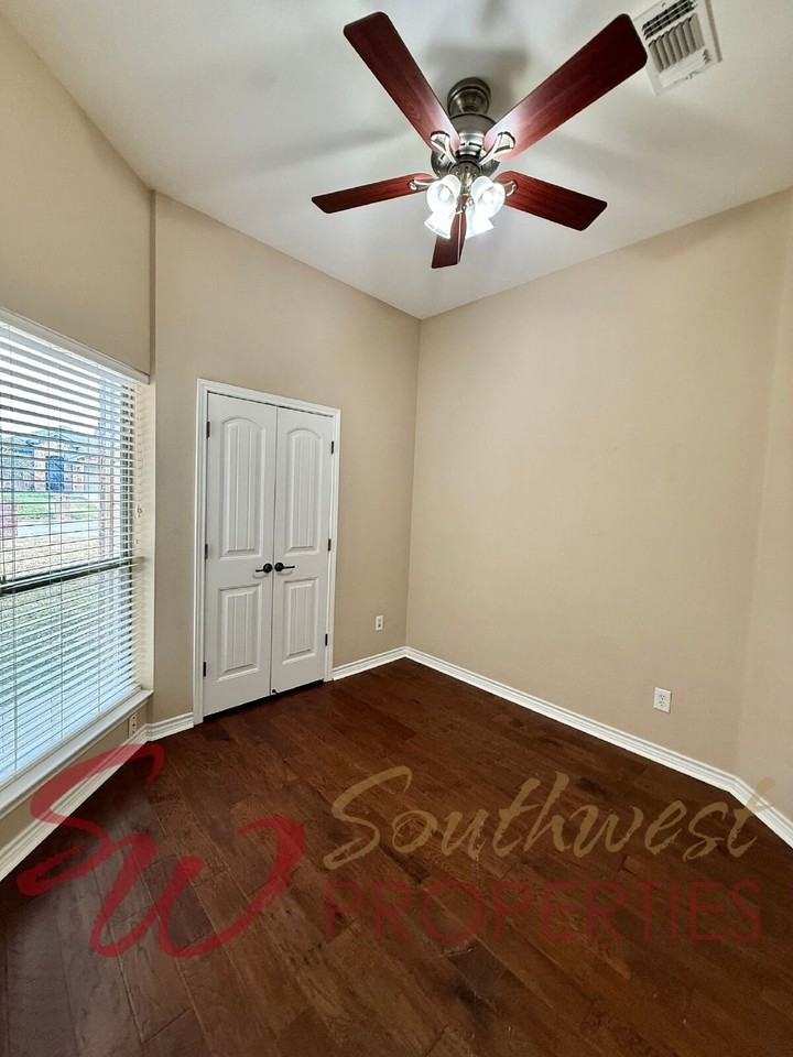 305 Cactus Vly - Photo 3 of 23