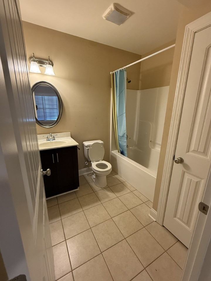 2009 Lakeside Dr #414 - Photo 5 of 11