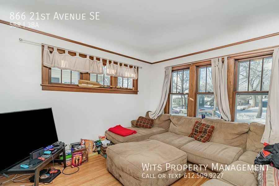 866 21st Ave Se - Photo 5 of 25