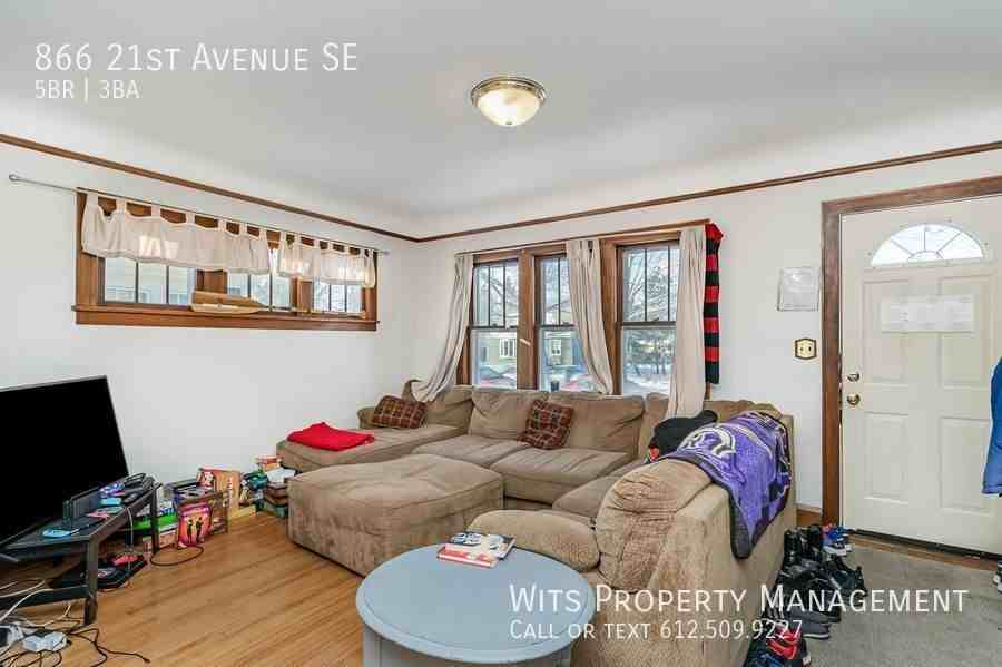 866 21st Ave Se - Photo 6 of 25