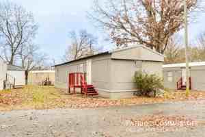 featured image of 1305 North Floyd Street #32