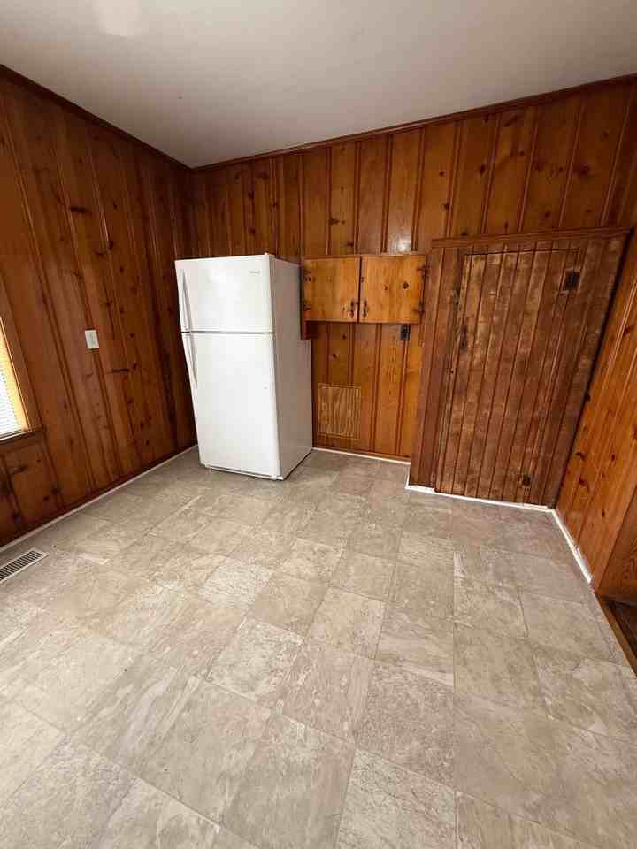 709 Main St - Photo 7 of 18