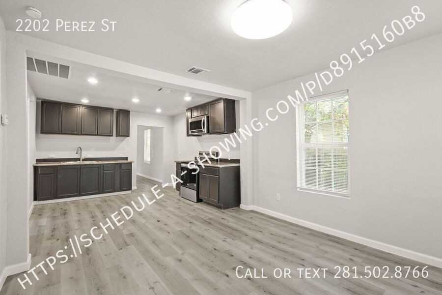 2202 Perez St - Photo 3 of 13