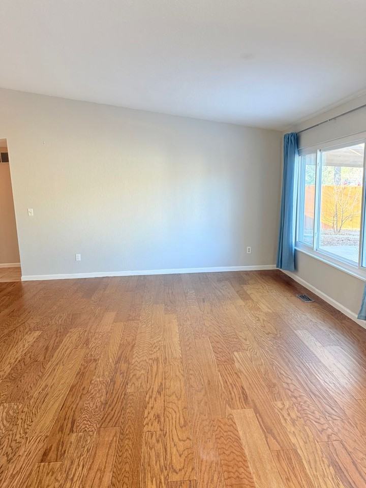 3120 Mirage Drive - Photo 4 of 25