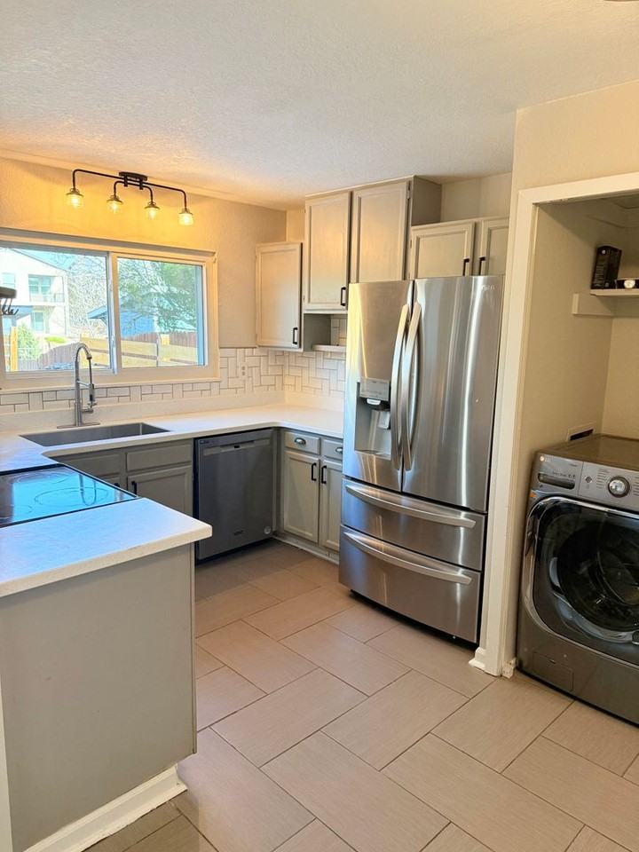 3120 Mirage Drive - Photo 7 of 25