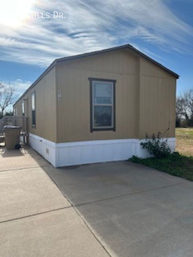 674 West Mills Drive - Photo 2 of 4