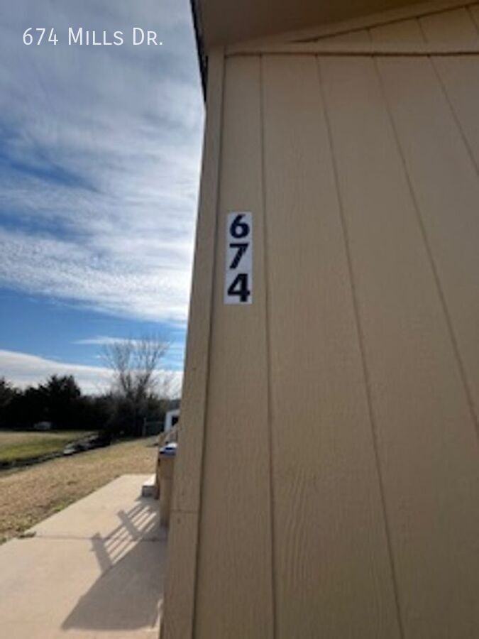 674 West Mills Drive - Photo 4 of 4