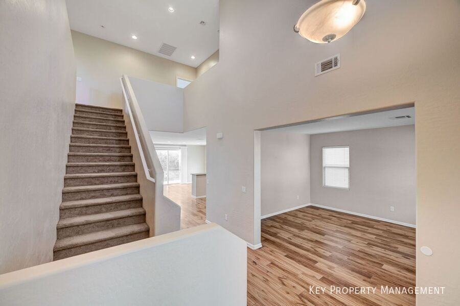 183 Rolling Fields Court - Photo 2 of 15