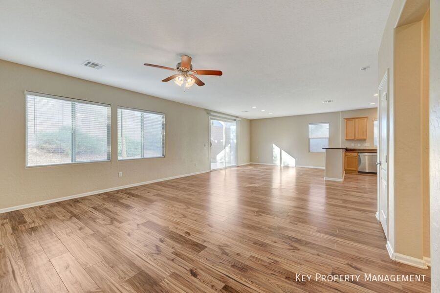 183 Rolling Fields Court - Photo 3 of 15