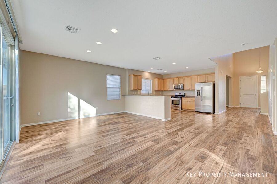 183 Rolling Fields Court - Photo 4 of 15