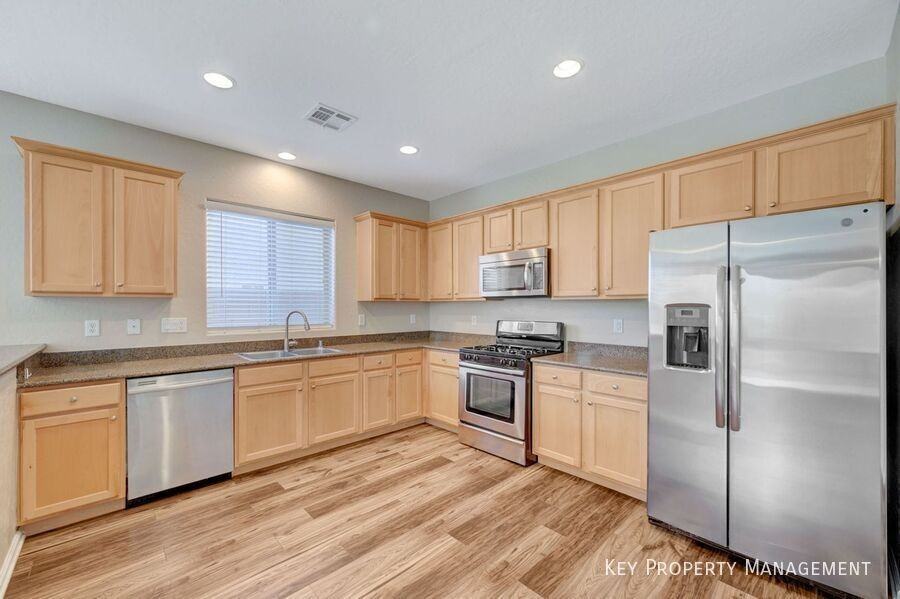 183 Rolling Fields Court - Photo 5 of 15