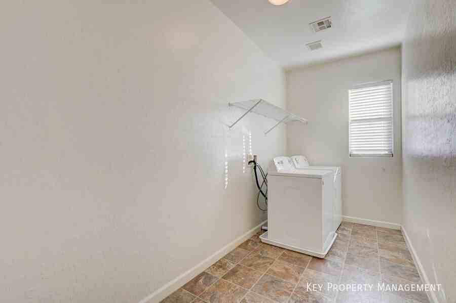 183 Rolling Fields Court - Photo 7 of 15