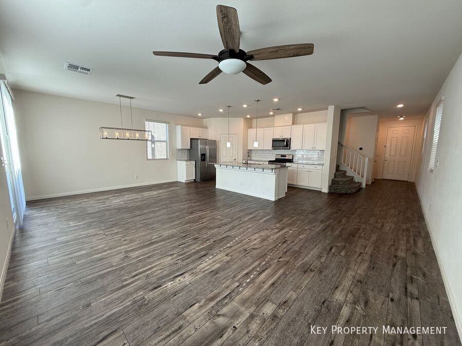 8011 Cavazzo Ave - Photo 2 of 35