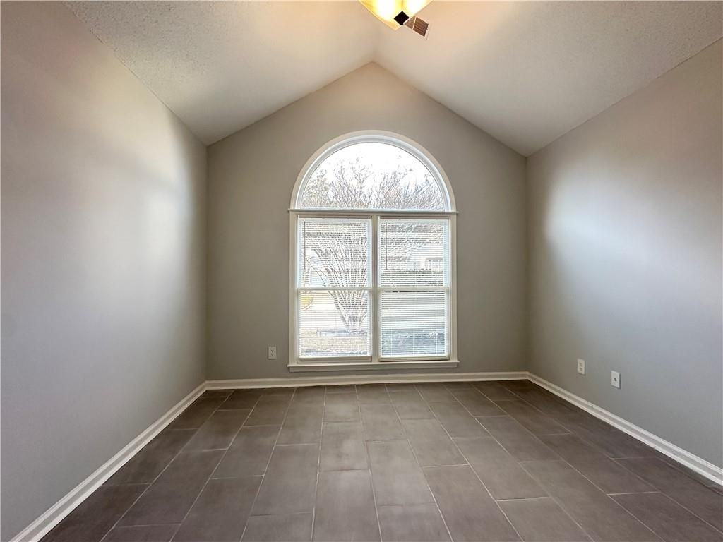 510 Heathgate Drive - Photo 6 of 16