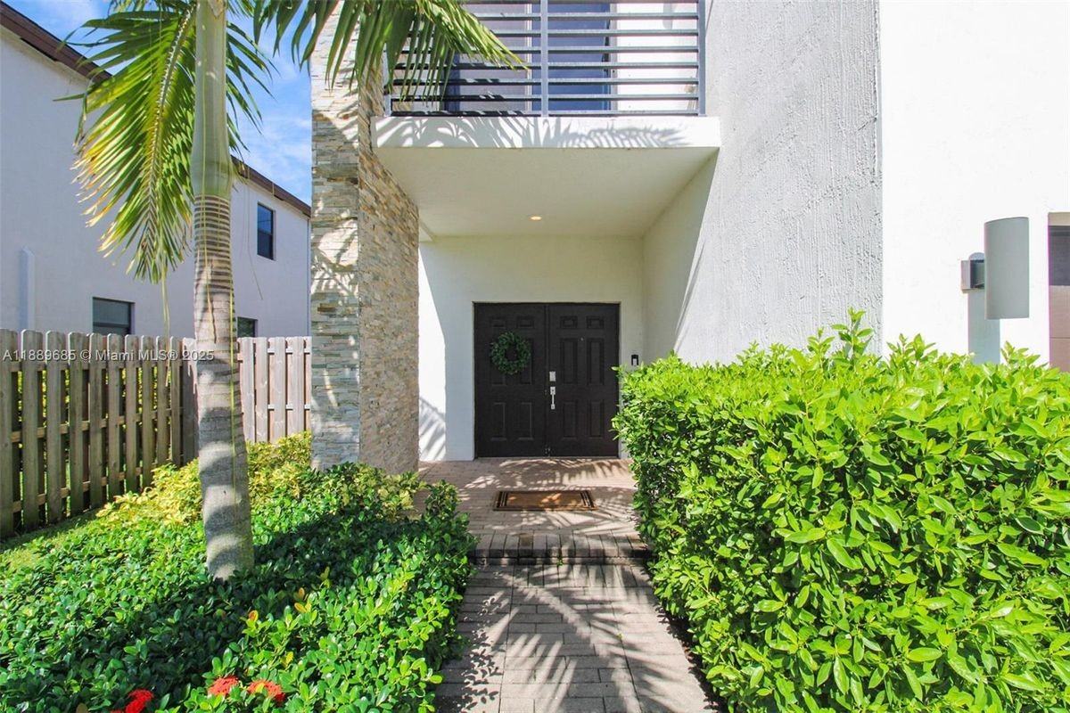 21016 Northeast 2nd Avenue - Photo 4 of 50