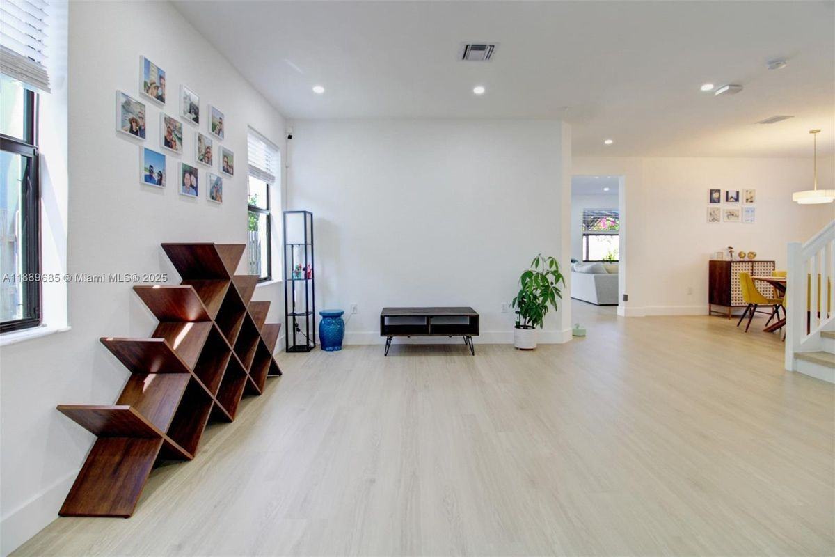 21016 Northeast 2nd Avenue - Photo 5 of 50