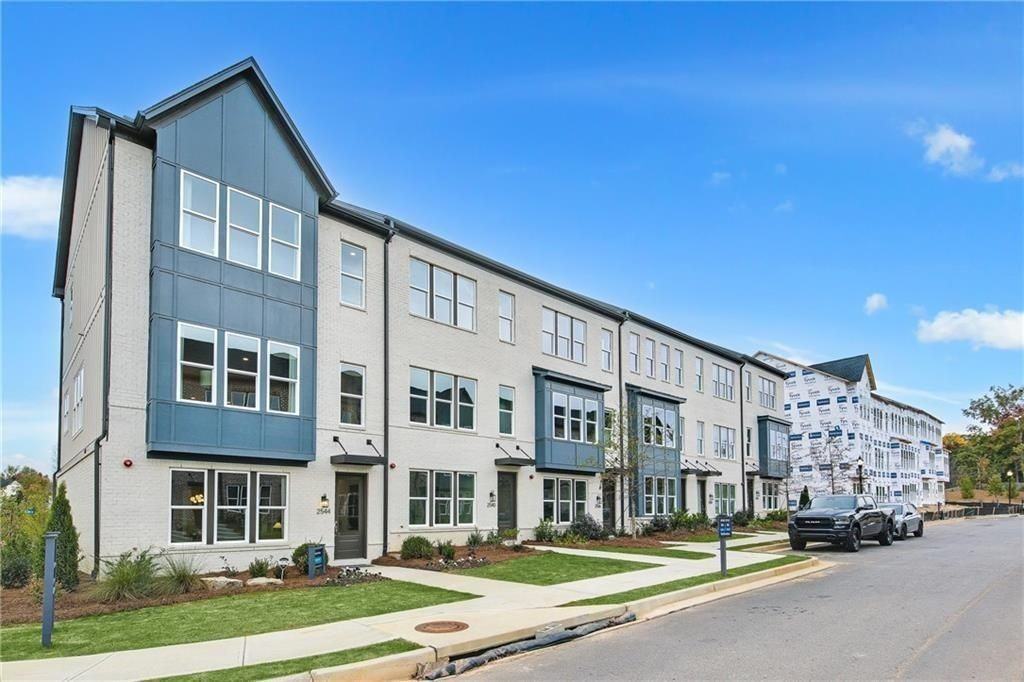 2637 Camphor Xing SE